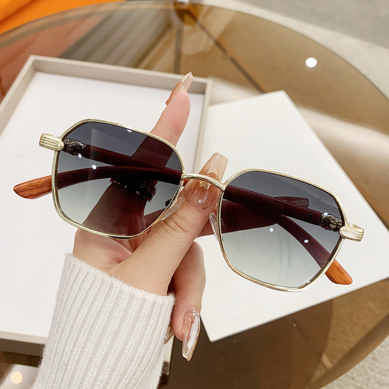 Personality Wear Glasses