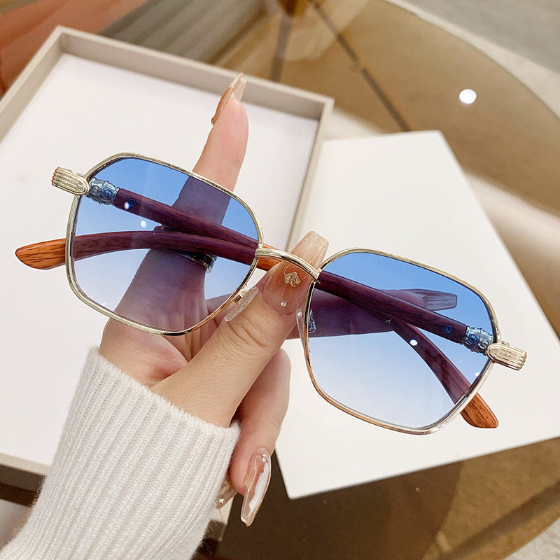 Personality Wear Glasses