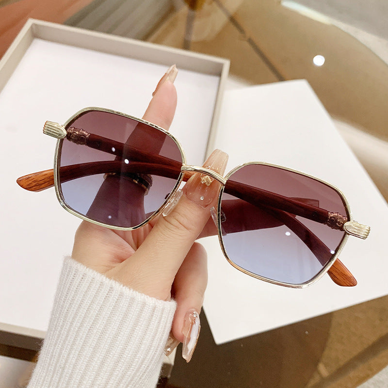 Personality Wear Glasses